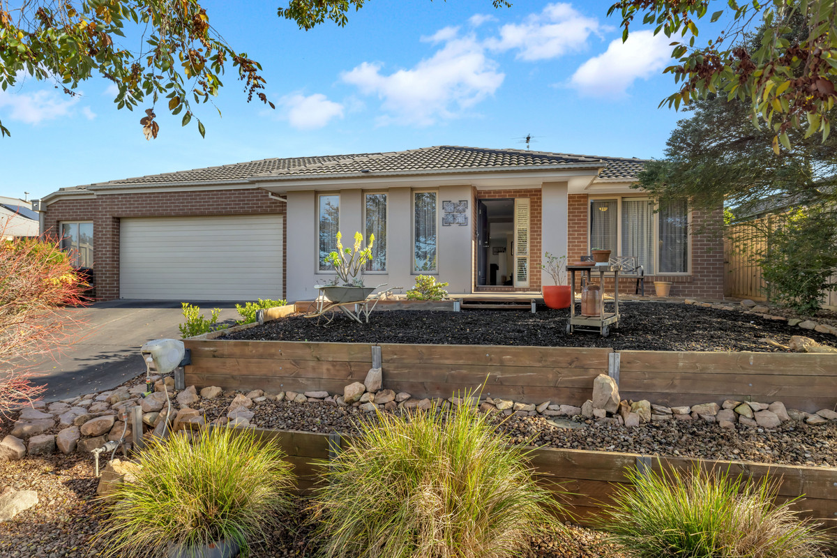 Elevated Family Living in a Sought-After Warragul Location