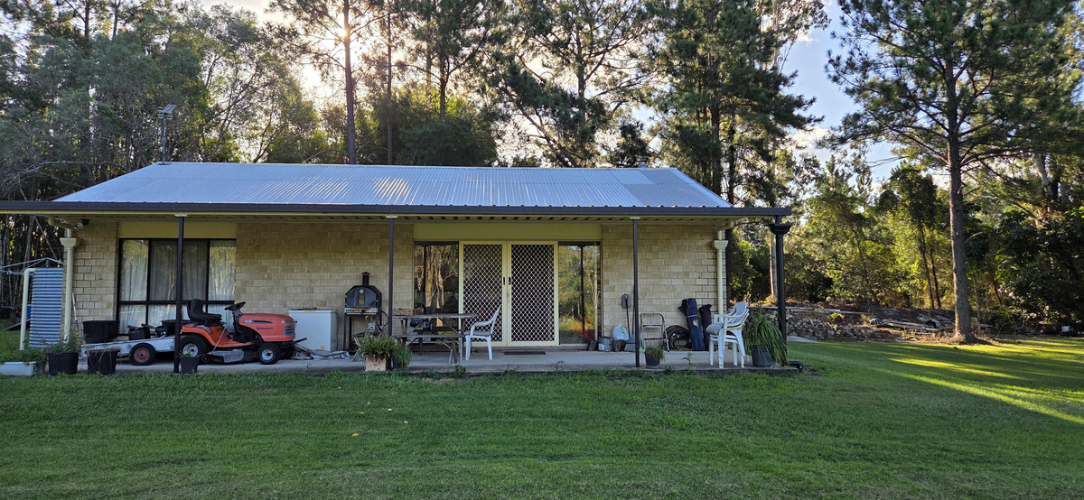 Country Charm on Over 8 Acres – Just a Short Drive from Hervey Bay