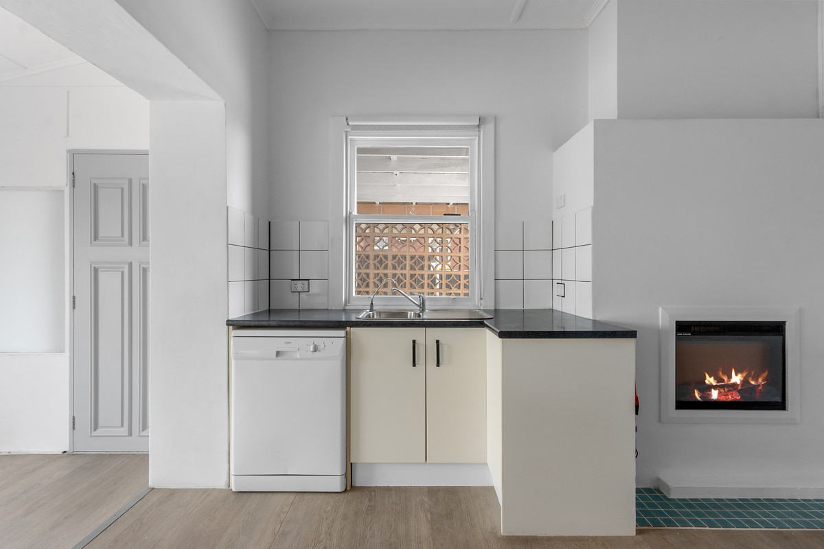 Flexible Family Living with Shedding, Space & Coastal Convenience