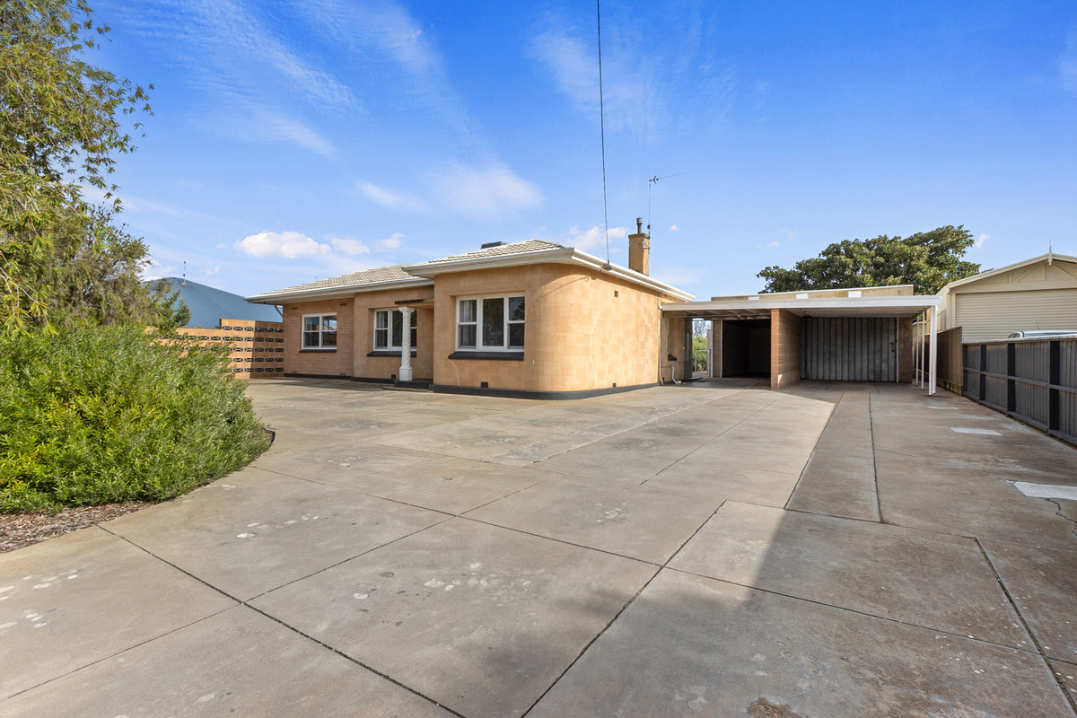 Flexible Family Living with Shedding, Space & Coastal Convenience