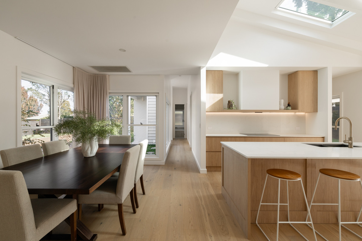 Beautifully Renovated Architectural Family Retreat of Exceptional Calibre