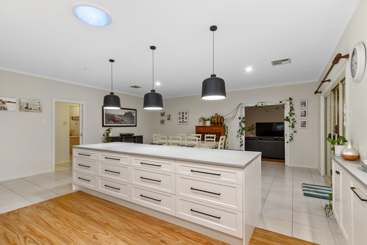 Family Living on a Grand Scale with Exceptional Shedding & Entertaining