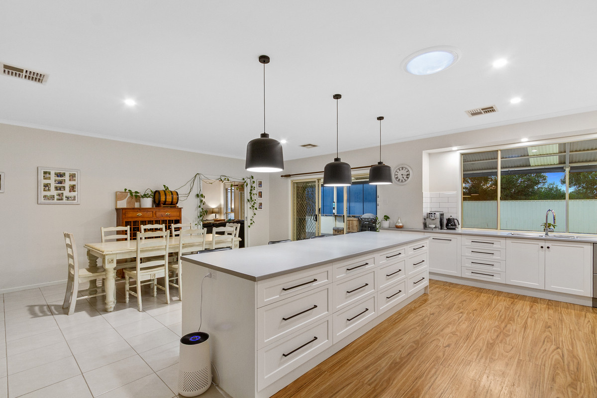Family Living on a Grand Scale with Exceptional Shedding & Entertaining