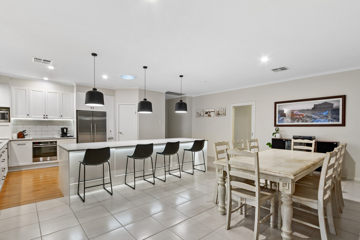 Family Living on a Grand Scale with Exceptional Shedding & Entertaining