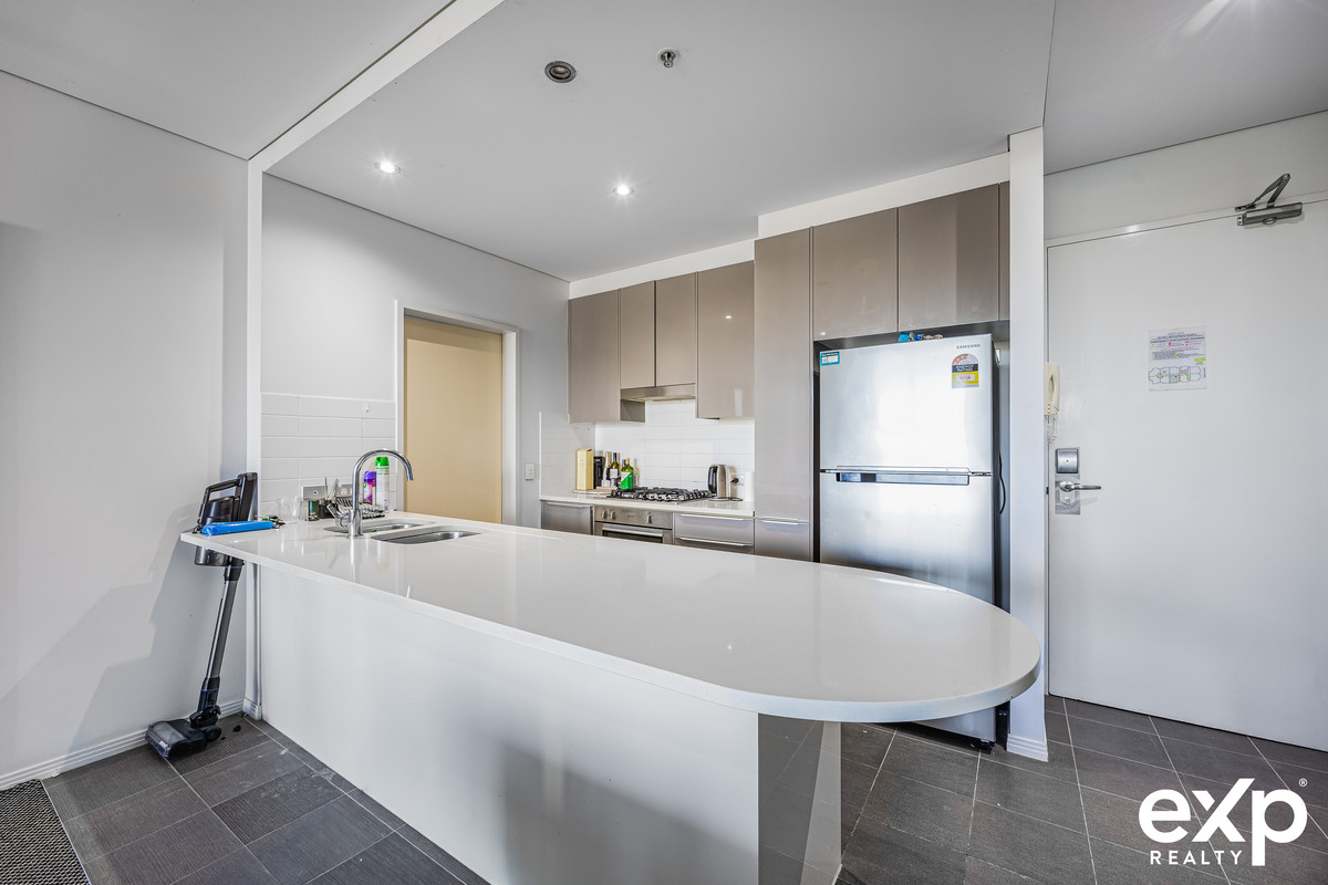 Spacious 2-Bedroom Apartment with Study & Oversized Car Space in Prime Southport Location