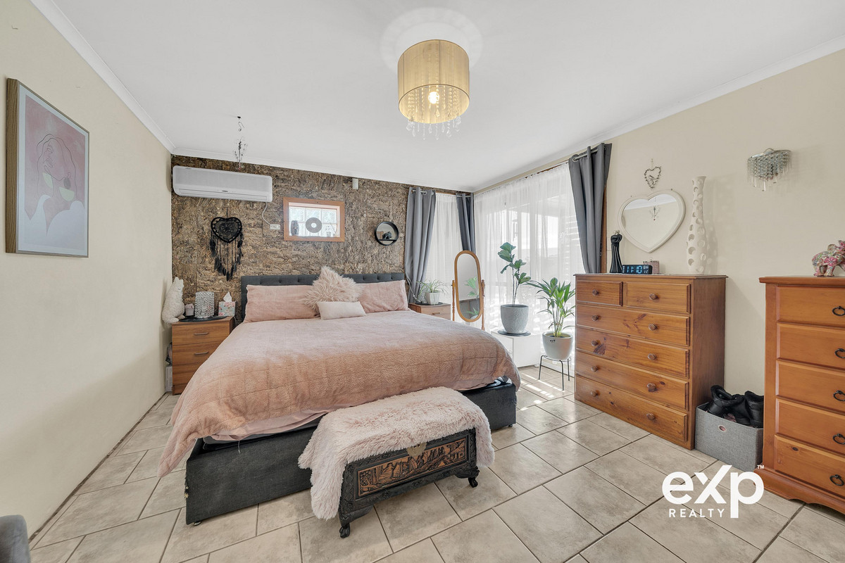 🏡 Huge 925m² Allotment | 26.3m Frontage | Double Brick Home | Endless Potential!