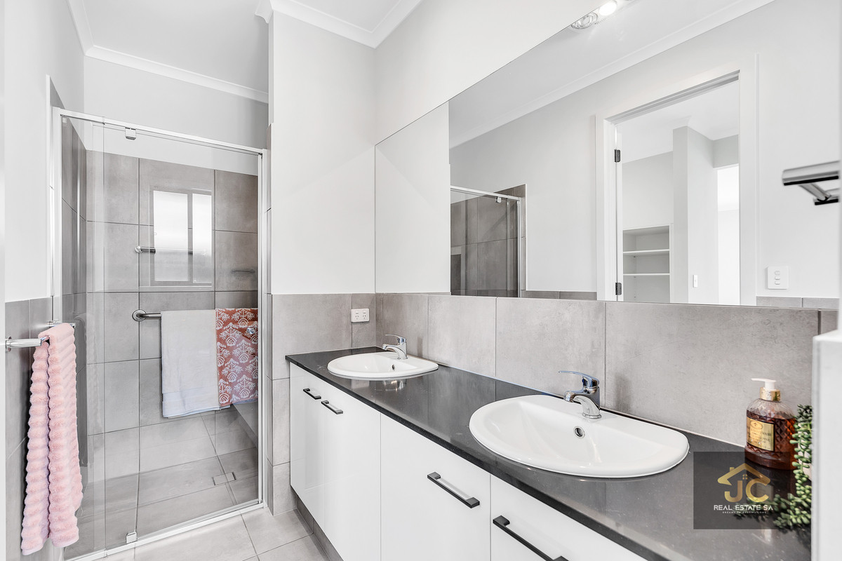 Grand Family Living on 540sqm – A Premium Lifestyle Opportunity in Riverlea Park