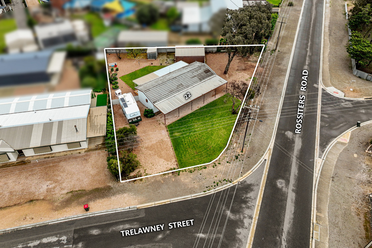 Walk to the Beach, Jetty & Splash Town from this renovated home