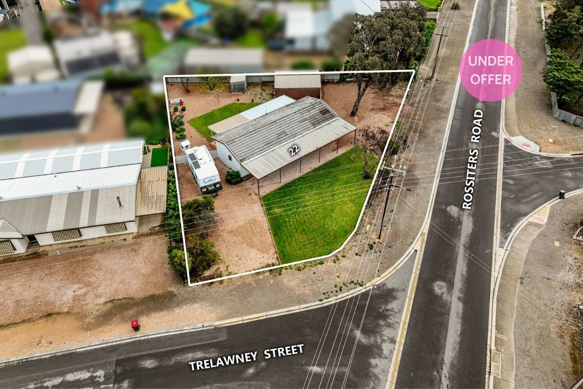 Walk to the Beach, Jetty & Splash Town from this renovated home