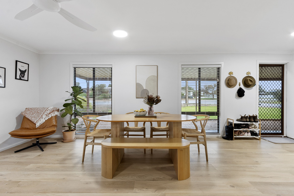 Walk to the Beach, Jetty & Splash Town from this renovated home