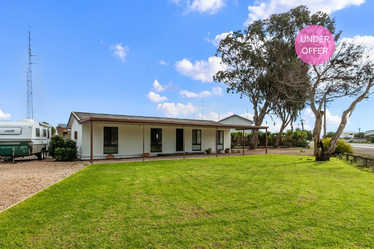 Walk to the Beach, Jetty & Splash Town from this renovated home