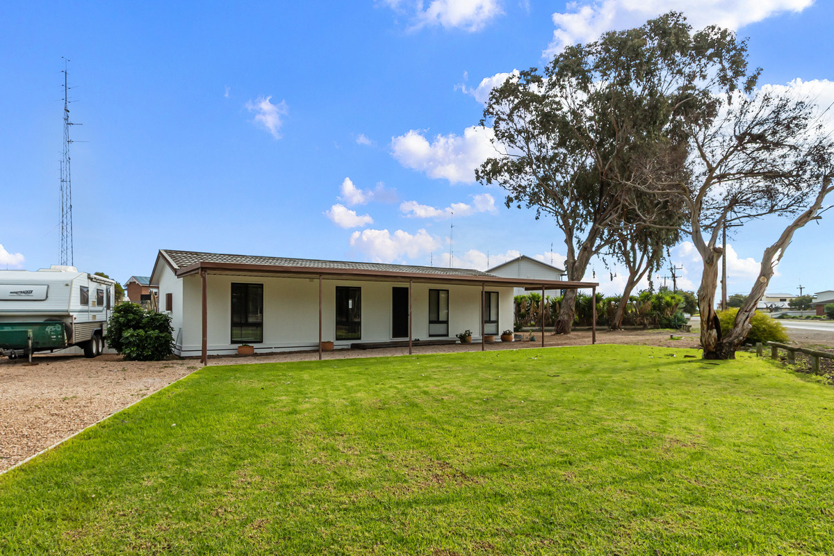 Walk to the Beach, Jetty & Splash Town from this renovated home