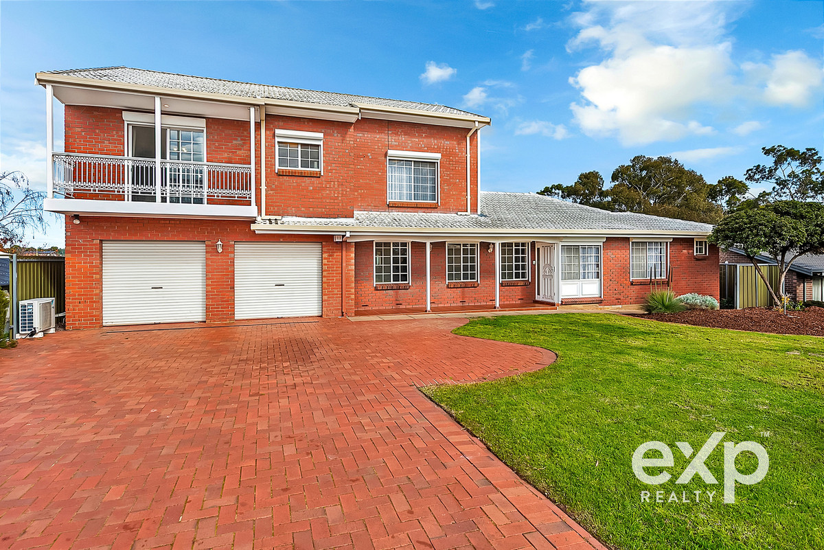 SOLD BY BJORN IN 9 DAYS ! 2000m2 - 5 Bedrooms, 4 Bathrooms, Multiple Living Areas 4