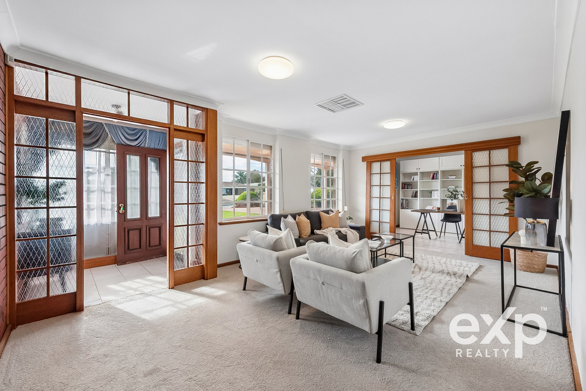 SOLD BY BJORN IN 9 DAYS ! 2000m2 - 5 Bedrooms, 4 Bathrooms, Multiple Living Areas