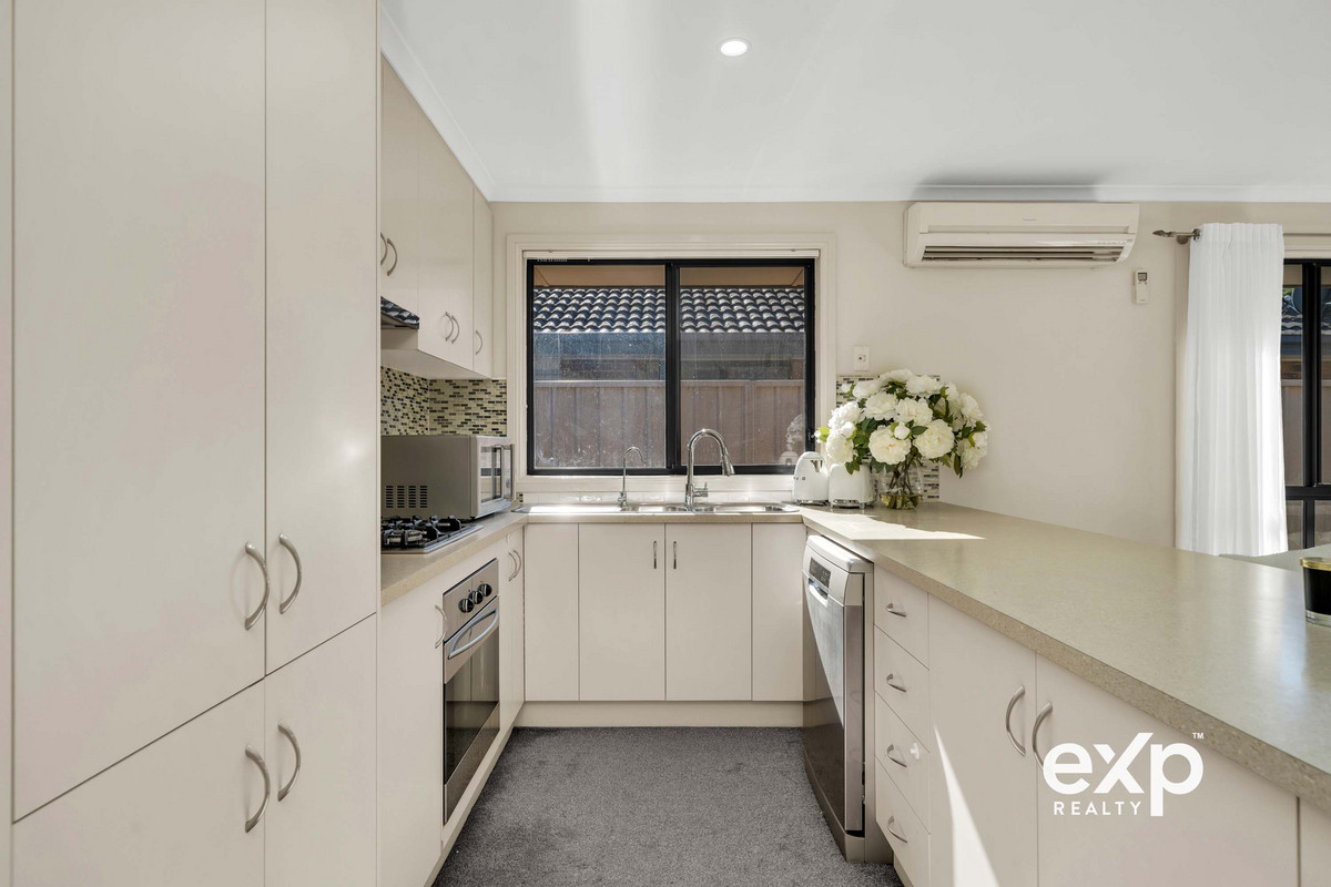 🏡 Modern Family Living with Immediate Rental Income – Perfect for First Home Buyers, Investors & SMSF Buyers