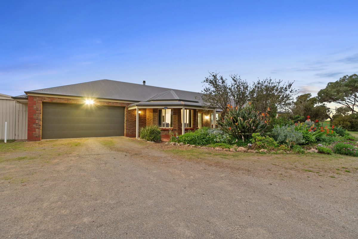 Residential for sale in Moonta, 12881 Spencer Highway, Moonta SA 5558, 19250 m²