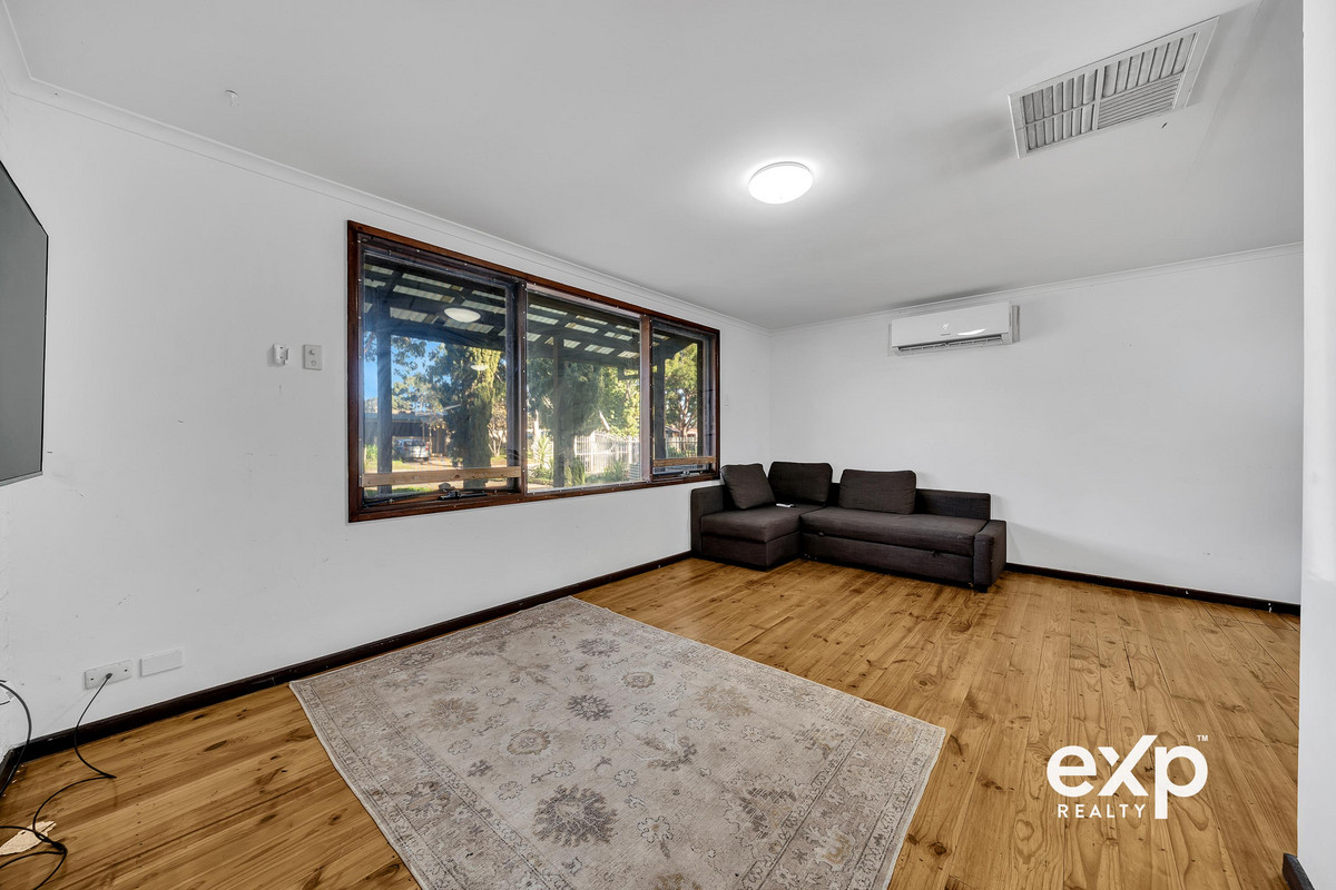 🏡  Family Home on a Huge 649m² (Approx.) Allotment with Wide 21m Frontage!