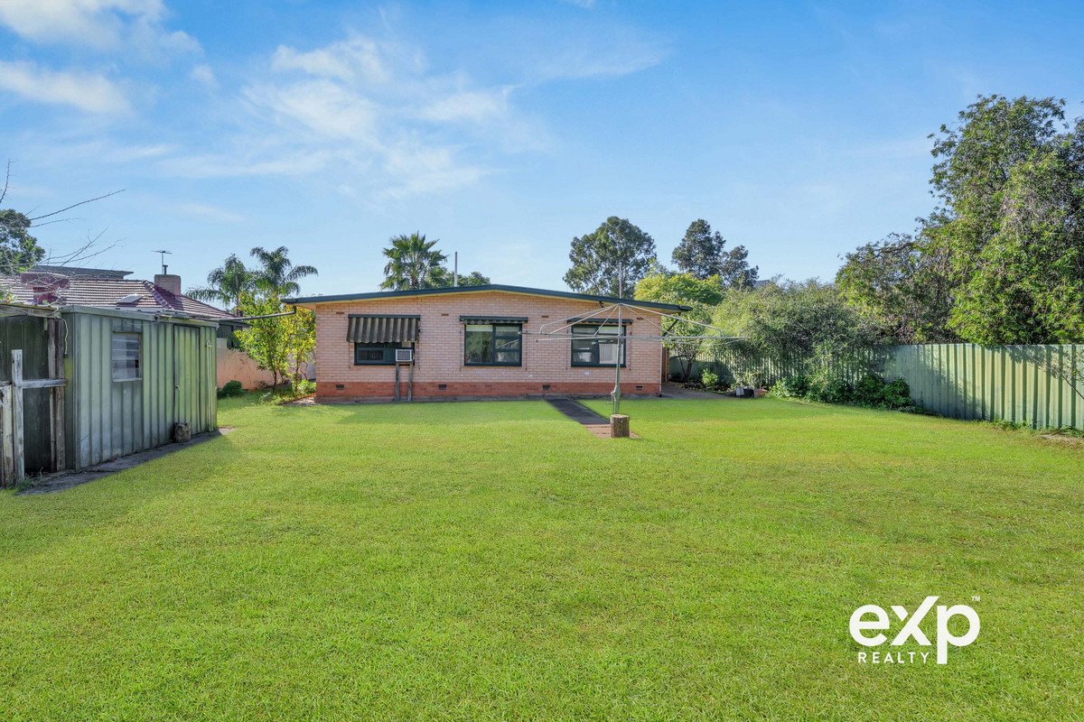 Endless Potential on a Generous Allotment of 844 Sqm with 21m Frontage– The Perfect Family Home or Investment Opportunity