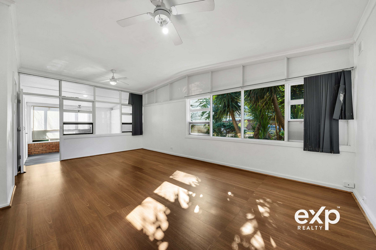 Endless Potential on a Generous Allotment of 844 Sqm with 21m Frontage– The Perfect Family Home or Investment Opportunity