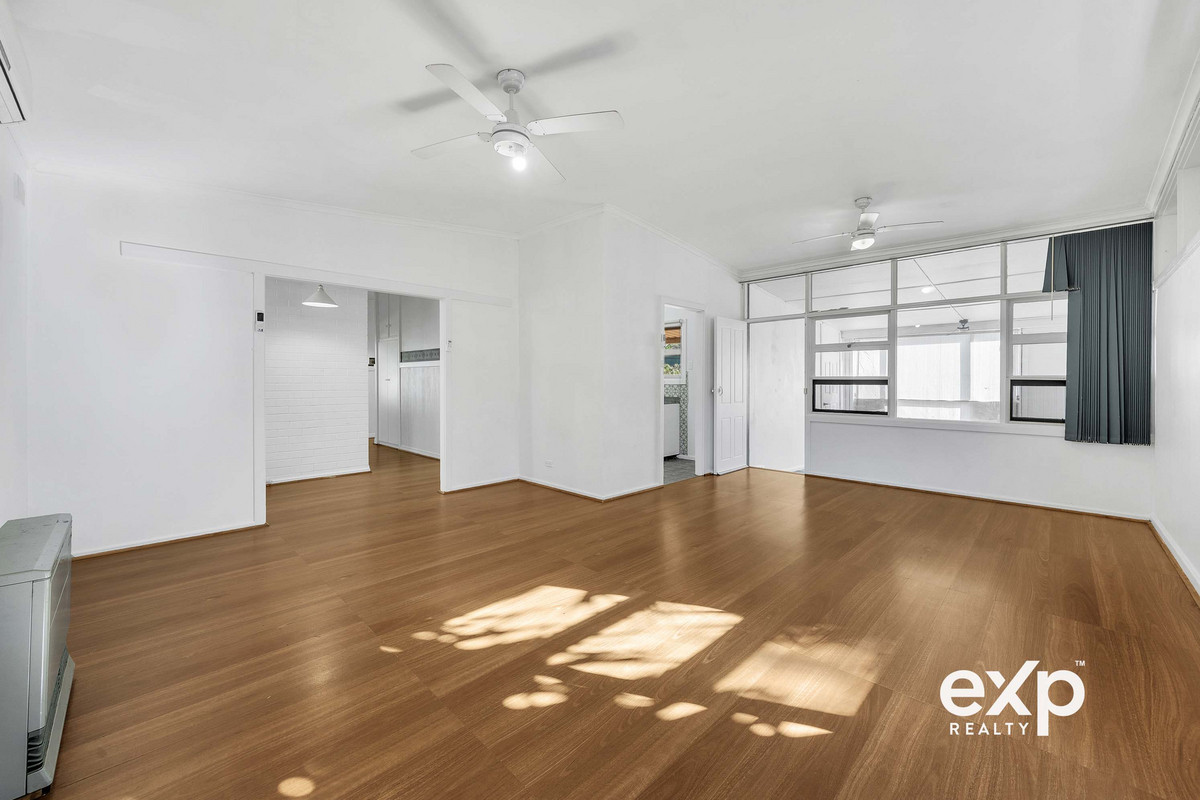 Endless Potential on a Generous Allotment of 844 Sqm with 21m Frontage– The Perfect Family Home or Investment Opportunity