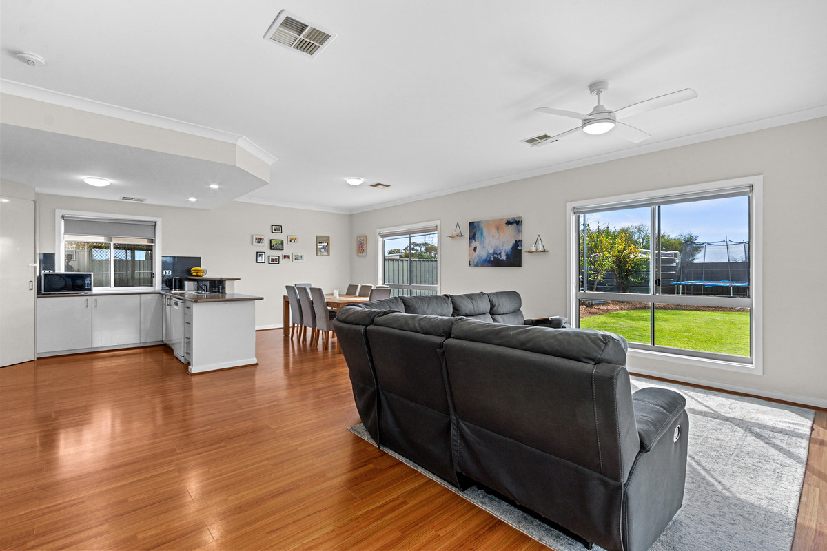 Spacious Family Living with Shed, Solar & Room