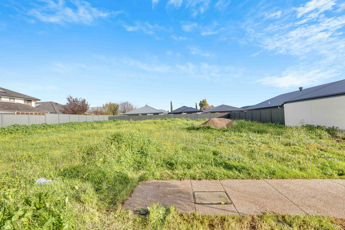 One of the Last of Its Kind in Blakes Crossing Village – Approx 942sqm corner block with Approved Plan & Subdivision Potential (STCC)