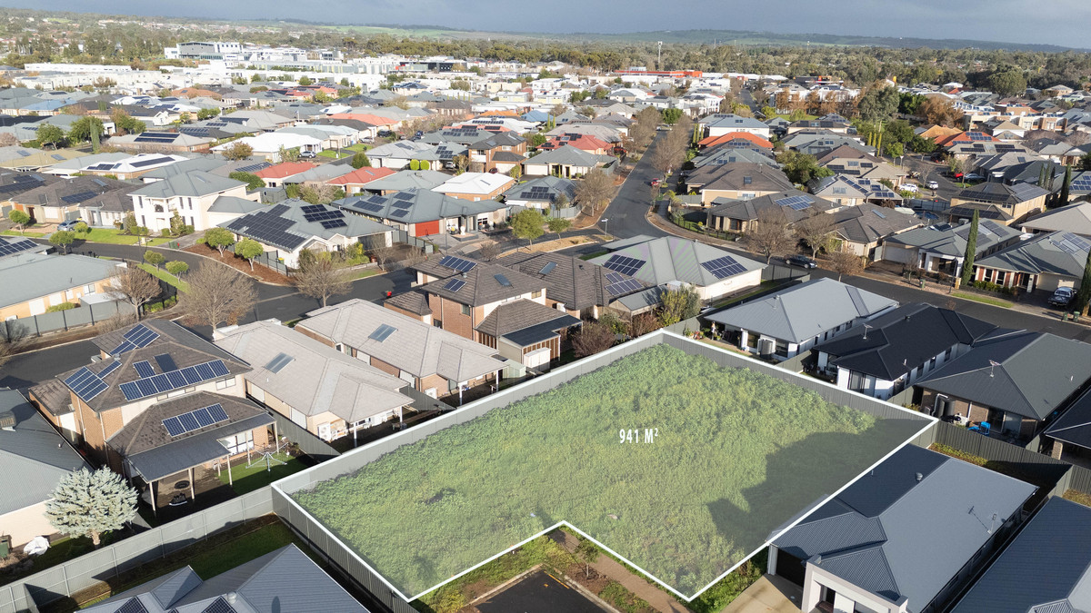 One of the Last of Its Kind in Blakes Crossing Village – Approx 942sqm corner block with Approved Plan & Subdivision Potential (STCC)