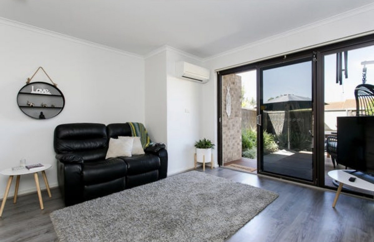 Easy-Care Living in a Prime West Lakes Location - A Great Way To Start