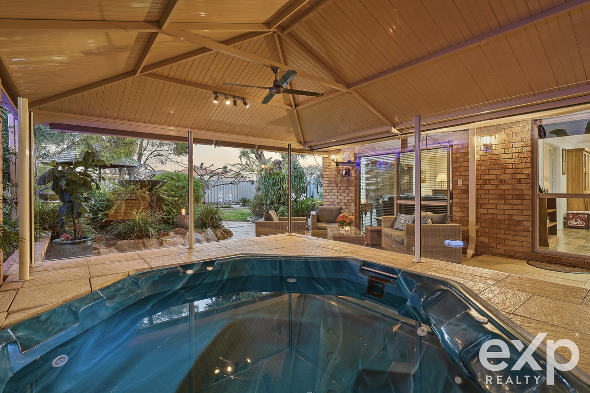 Spacious Family Living with Boat/Caravan Parking in a Cul-de-Sac Location