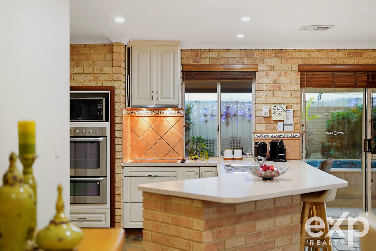 Spacious Family Living with Boat/Caravan Parking in a Cul-de-Sac Location