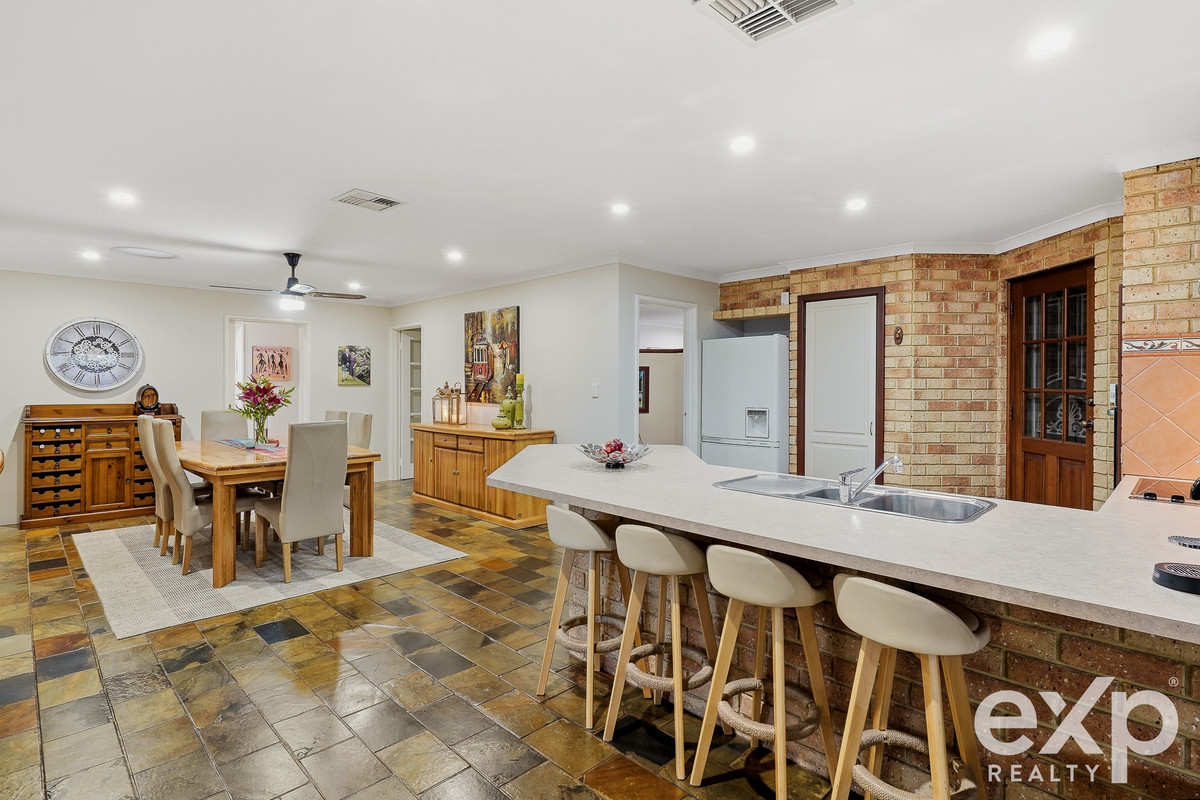 Spacious Family Living with Boat/Caravan Parking in a Cul-de-Sac Location
