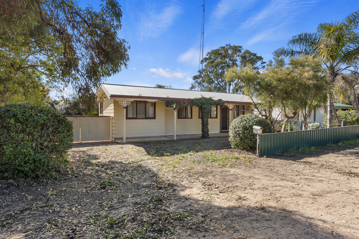 1,262sqm parcel... Renovate, Rebuild or Relax – The Choice is Yours