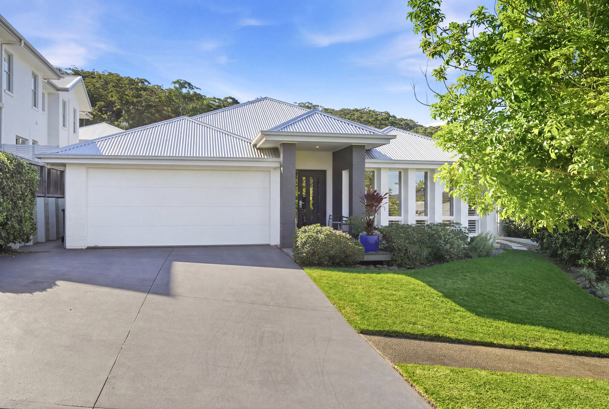 Premium Single-Level Living in Prestigious Figtree Bay Estate