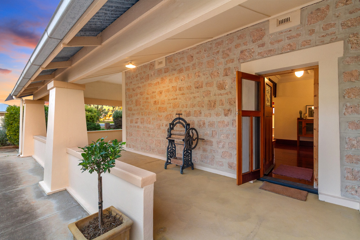 Character, Scale & Coastal Living – A Remarkable Moonta Bay Original