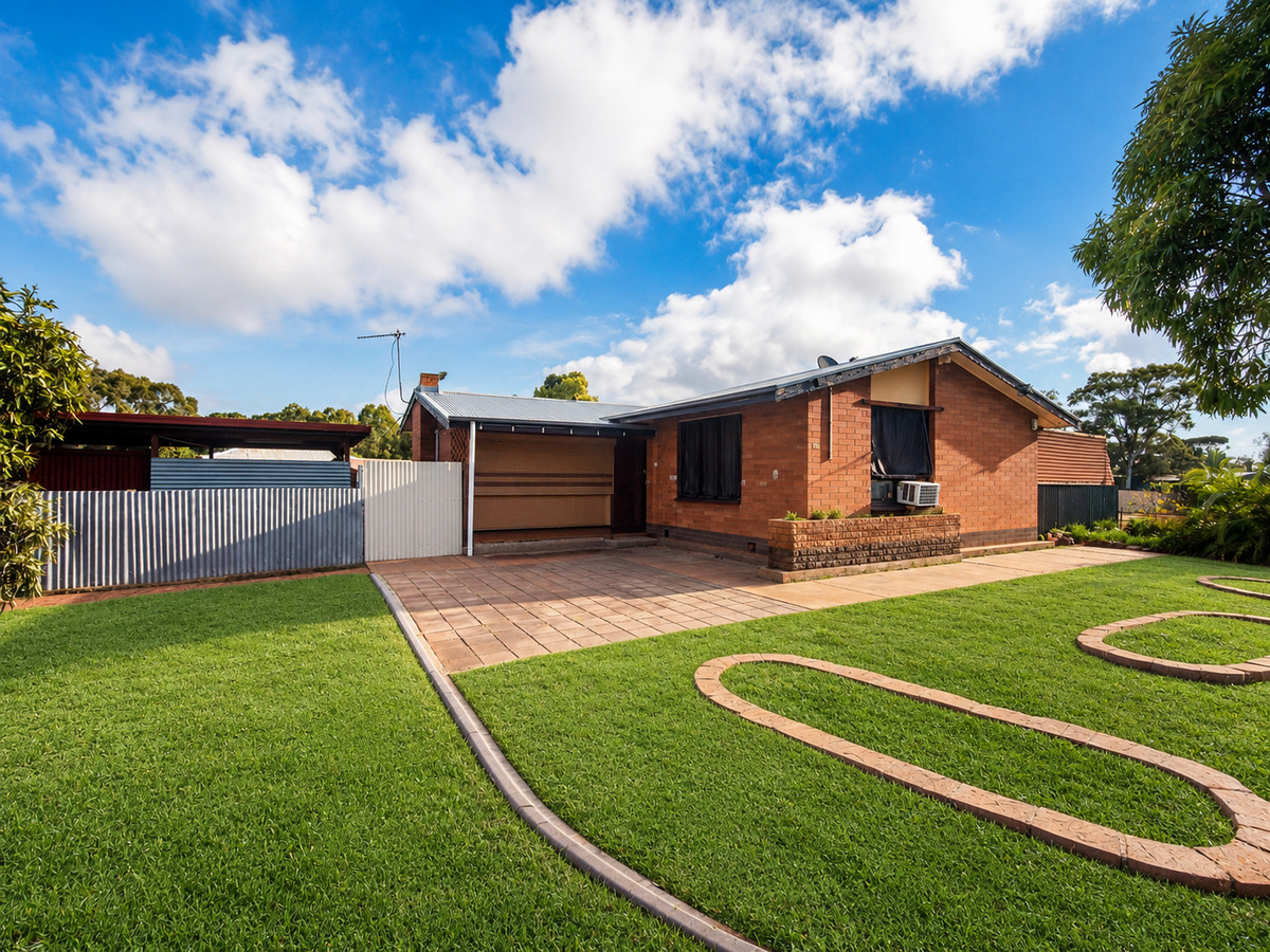 Four Bedrooms, Corner Position and Over 1,000sqm of Possibility