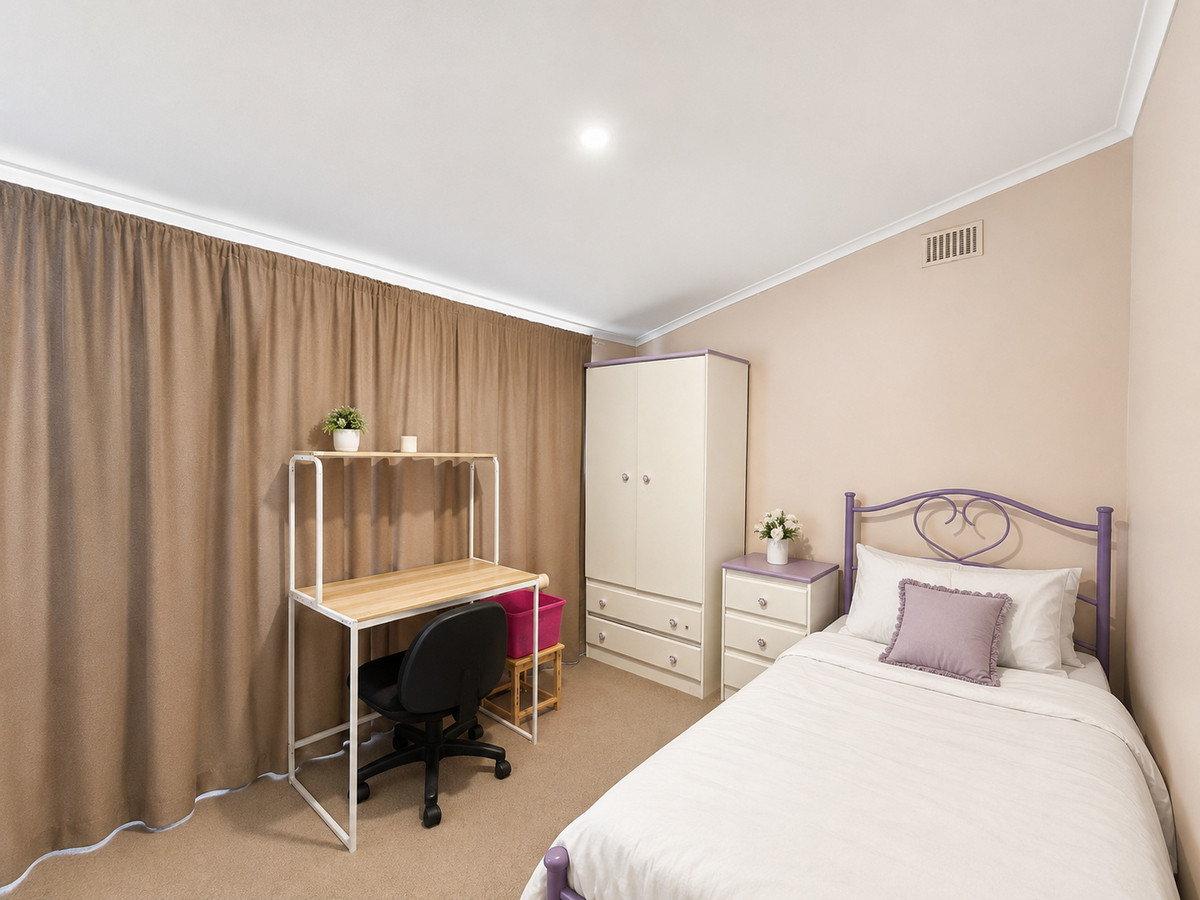 Four Bedrooms, Corner Position and Over 1,000sqm of Possibility
