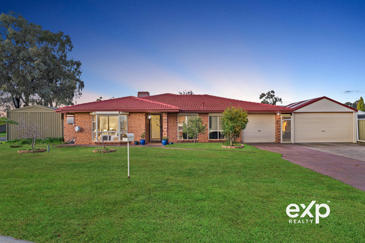 🏡 Massive 894m² Corner Allotment – The Ultimate Family Entertainer with Multiple Living Areas, Huge Parking & Future Potential!