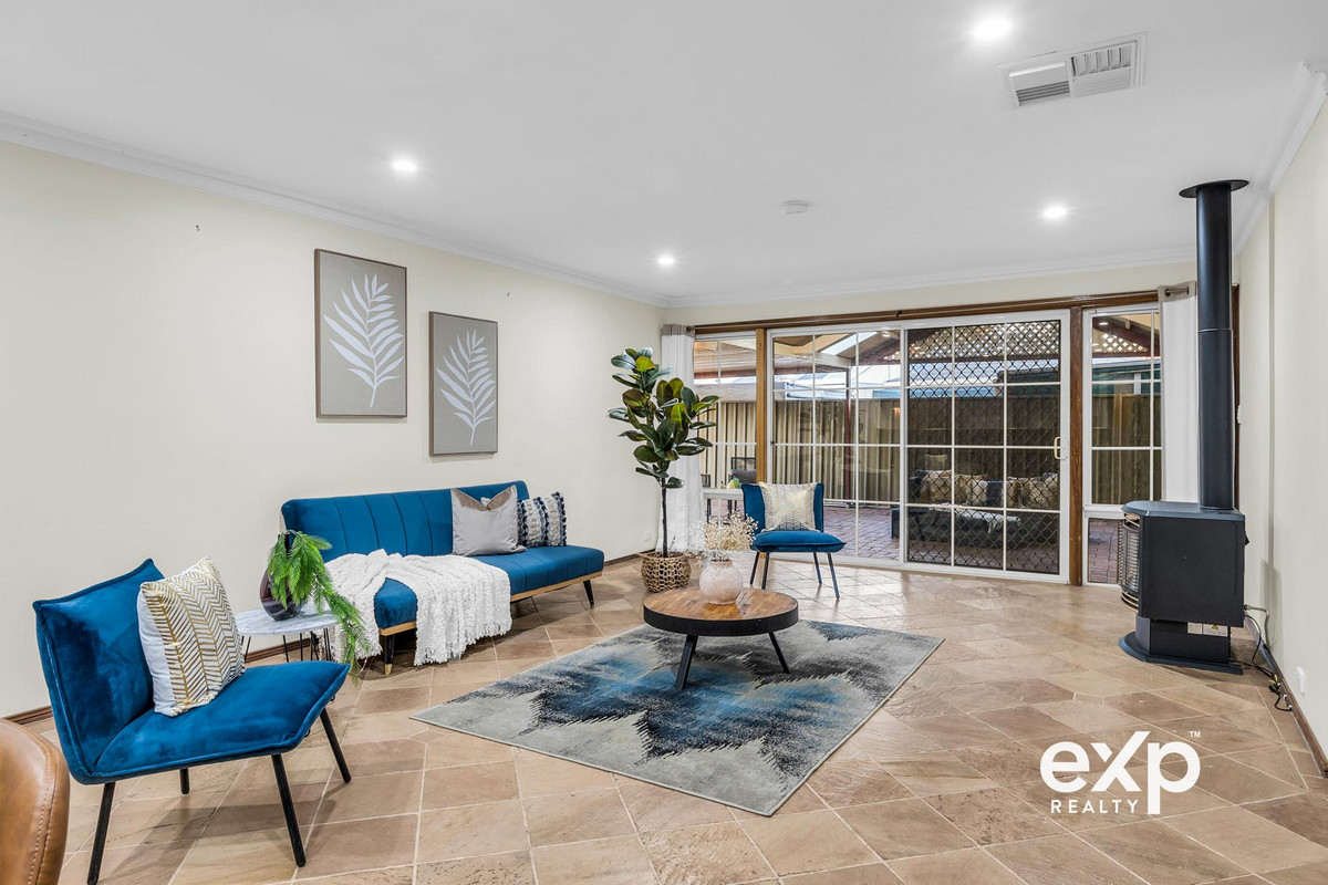 🏡 Massive 894m² Corner Allotment – The Ultimate Family Entertainer with Multiple Living Areas, Huge Parking & Future Potential!