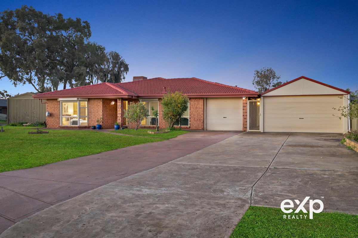 🏡 Massive 894m² Corner Allotment – The Ultimate Family Entertainer with Multiple Living Areas, Huge Parking & Future Potential!