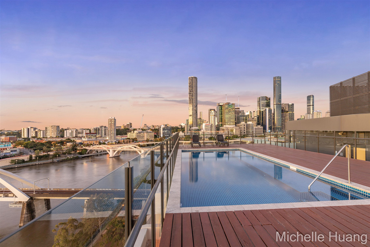 Inner City Living At Its Finest: Spacious Layout, Location & Stunning Views!