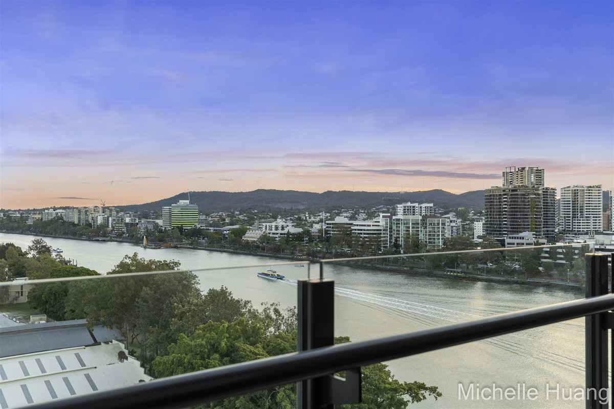 Inner City Living At Its Finest: Spacious Layout, Location & Stunning Views!
