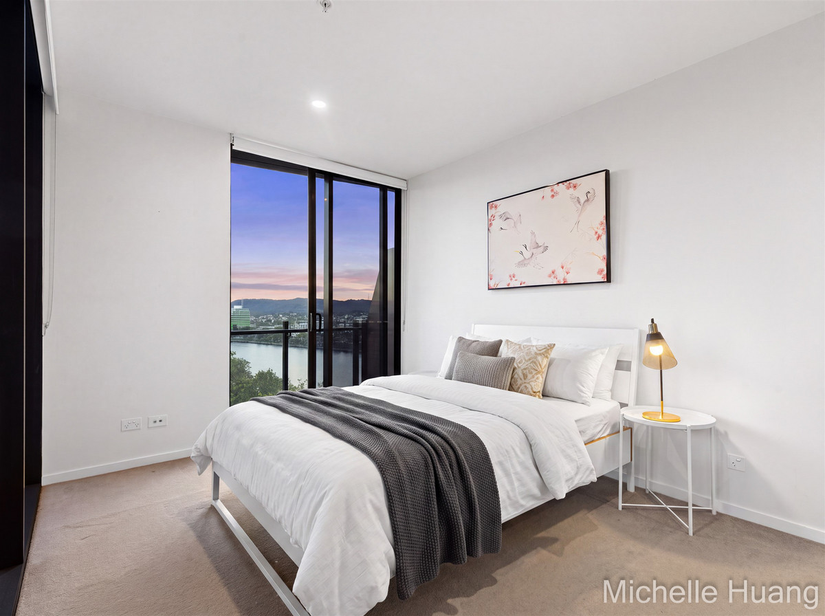 Inner City Living At Its Finest: Spacious Layout, Location & Stunning Views!