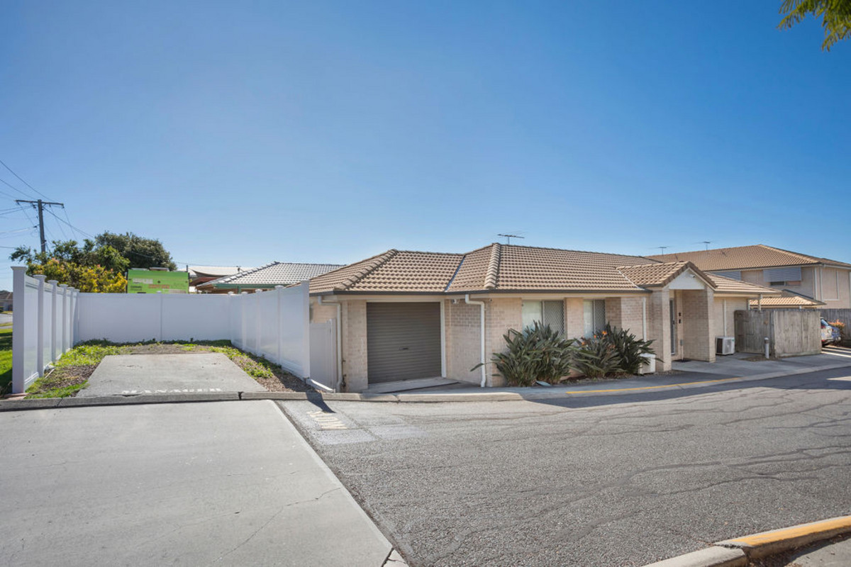 Spacious Ground-Floor Living with Every Modern Convenience!