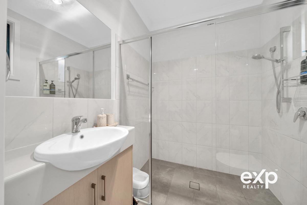 Beautifully Presented, Move-In Ready in the Heart of Ridgehaven