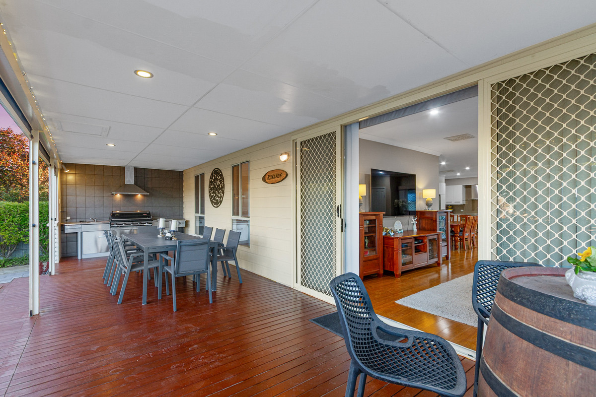 Versatile Home with Separate Unit, Workshop & Impressive Shedding