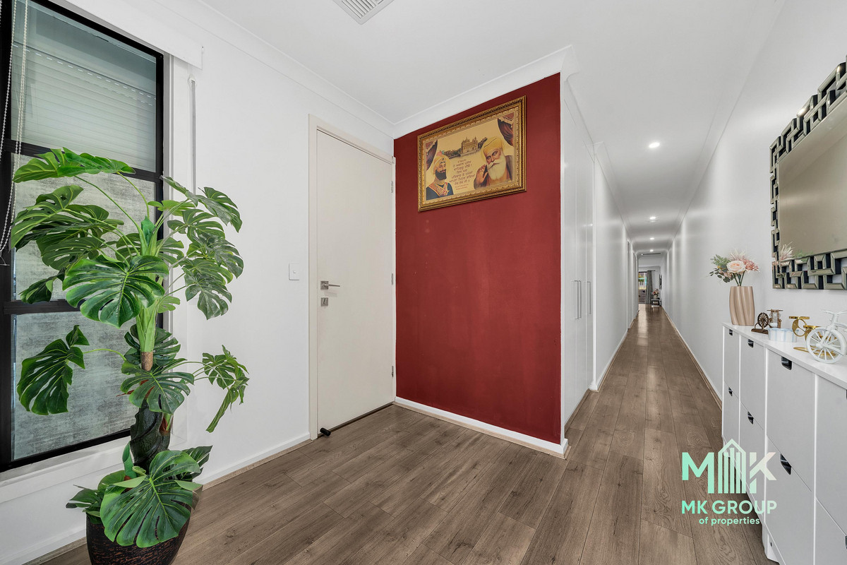 STYLISH, LOW-MAINTENANCE LIVING IN THE HEART OF HOLDEN HILL.