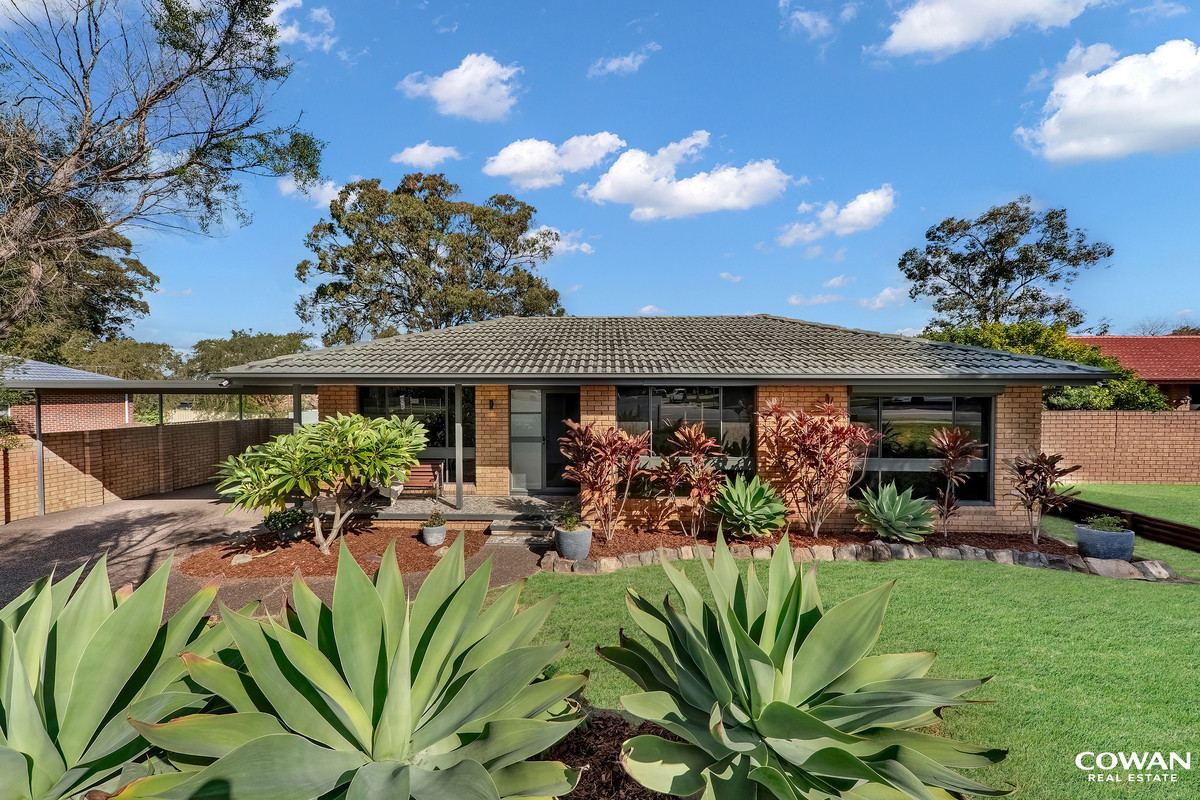 Freshly Updated Family Living in a Prime Ashtonfield Location