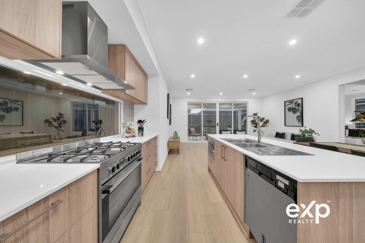 Brand-New Weeks Homes Luxury – Elite Family Living in Brookmont Estate