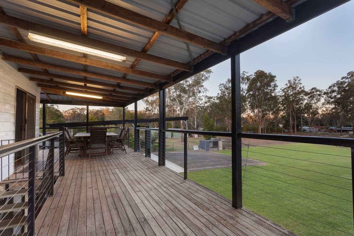 Ultimate Lifestyle Property – Low Maintenance Living - 4,047m² - expansive shed & workshop facilities .