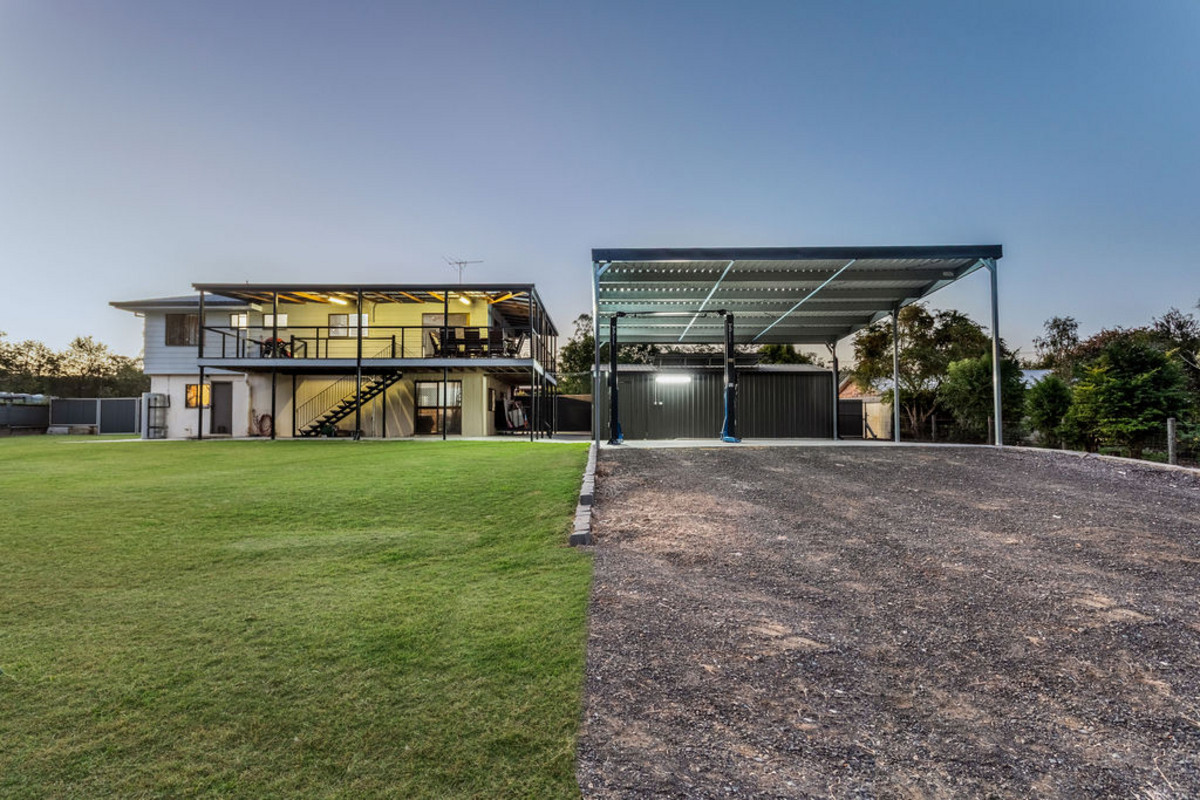 Ultimate Lifestyle Property – Low Maintenance Living - 4,047m² - expansive shed & workshop facilities .